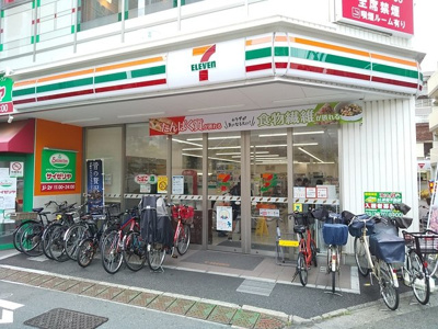 セブンイレブン足立綾瀬３丁目店まで180ｍ