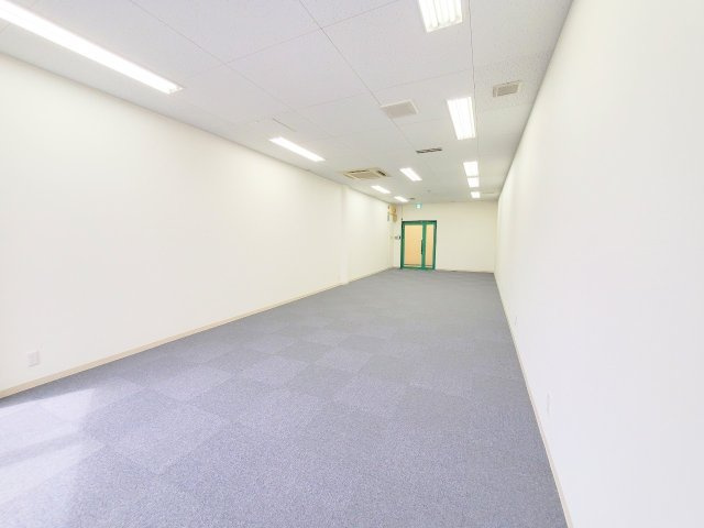 岡本ビルのロビー