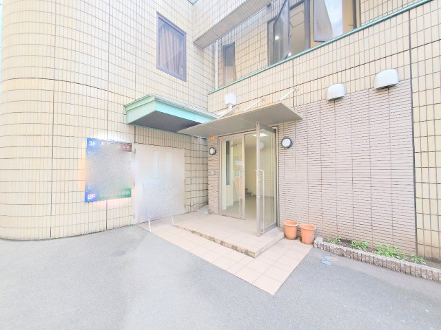 岡本ビルのロビー