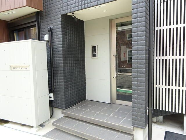 ＢＲＥＳＴＹＬＥ　ＮＩＳＨＩＹＡのエントランス