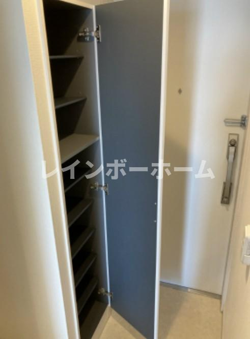 リブリ・行徳の玄関