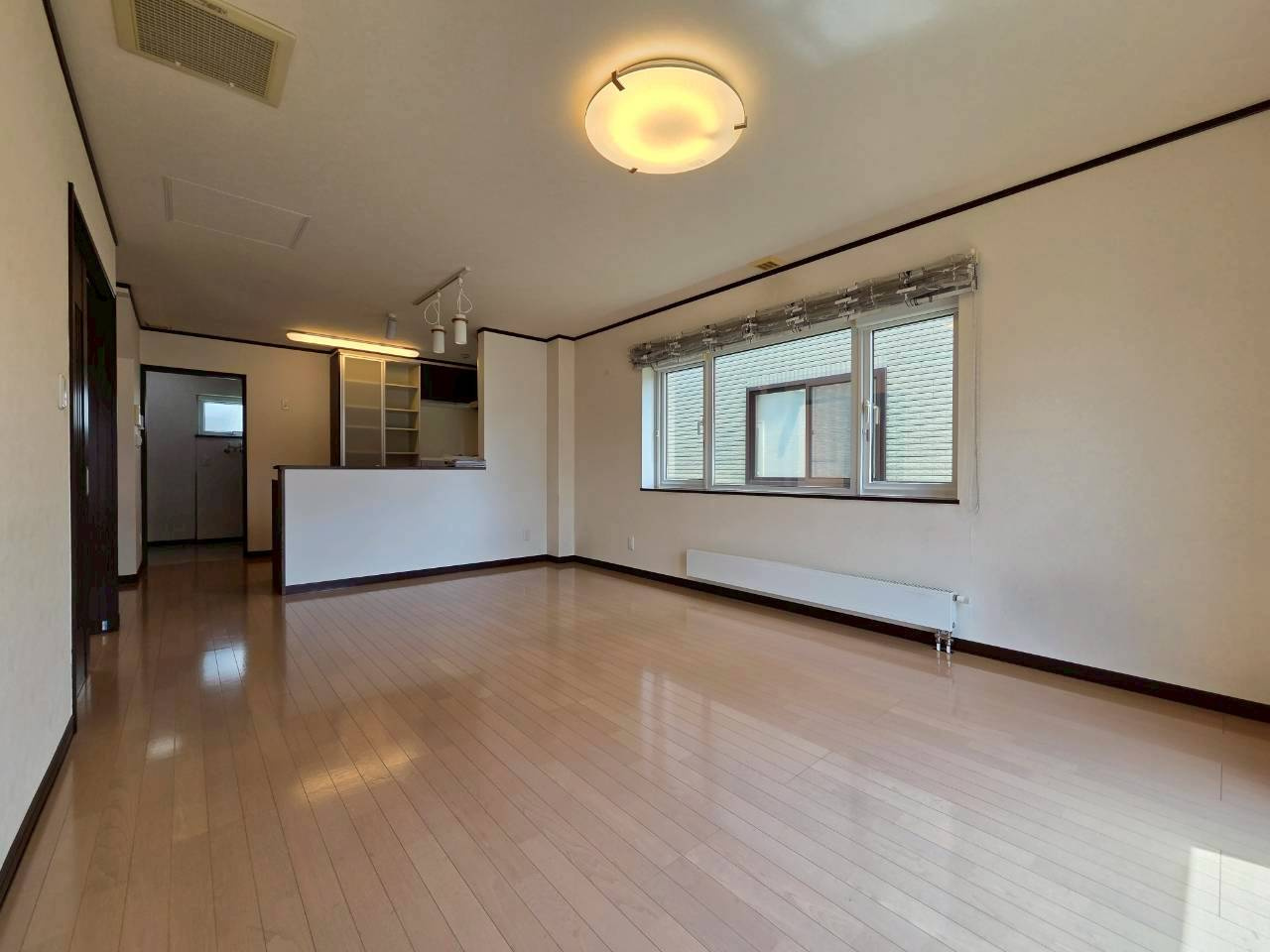 鳥取北4丁目　中古住宅の居間・リビング