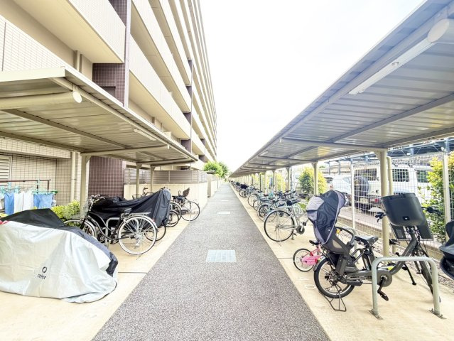 中古マンション【デュオTXみらい】の駐輪場