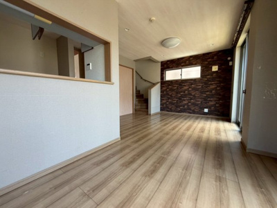 【居間・リビング】 | 立川市幸町6丁目　中古戸建　【全1棟】