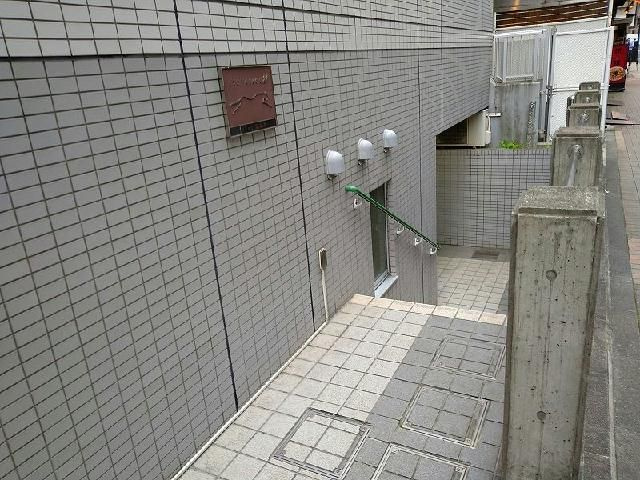 レオパレスＦｌａｔ浜松町のエントランス