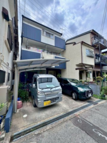 寝屋川市楠根南町の外観|カーポート付きで雨からも守れます！
