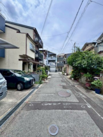 寝屋川市楠根南町の前面道路含む現地写真|前面道路幅員約4ｍ