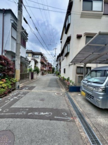 寝屋川市楠根南町の前面道路含む現地写真