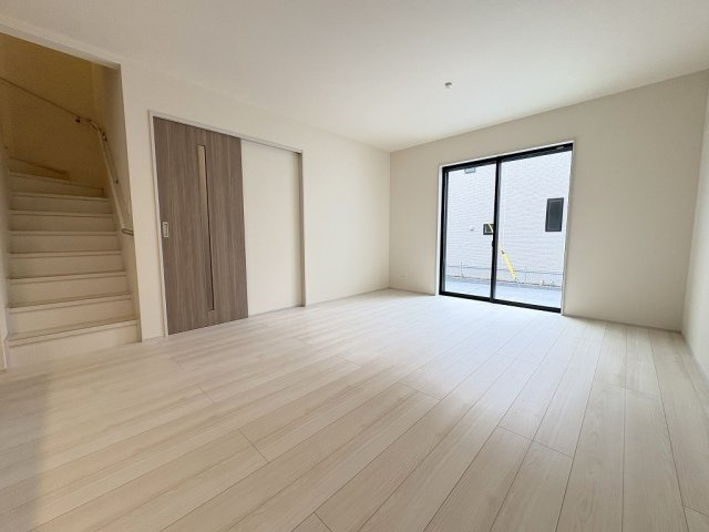 三郷市高州3丁目　新築戸建　全4棟　A号棟の居間・リビング|同施工会社の参考写真になります。