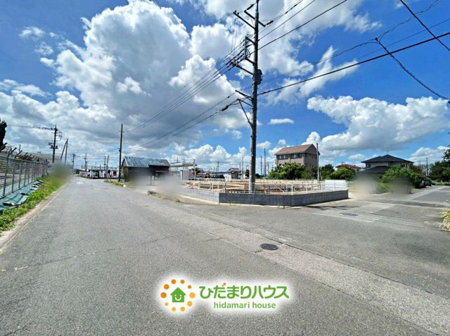 古河下辺見第７　新築一戸建て　02　リーブルガーデンの前面道路含む現地写真|2026/08/07　撮影