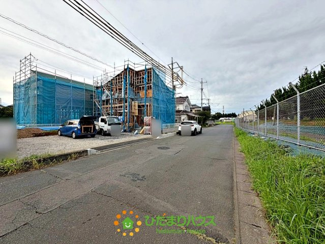 古河下辺見第７　新築一戸建て　02　リーブルガーデンの前面道路含む現地写真|2026/08/07　撮影