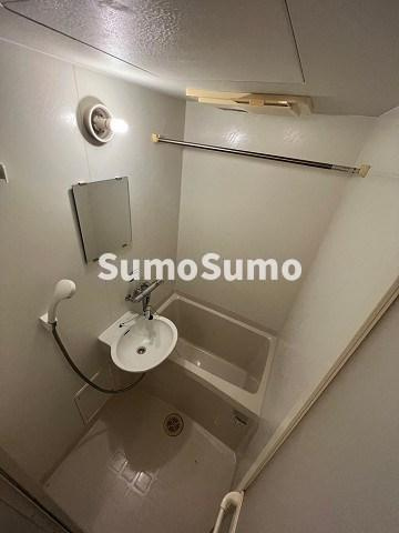 レオパレスエルザ1の浴室|コンパクトで使いやすいお風呂です