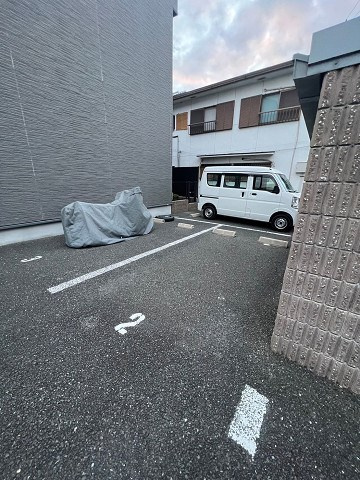 レオパレスルフランの駐車場