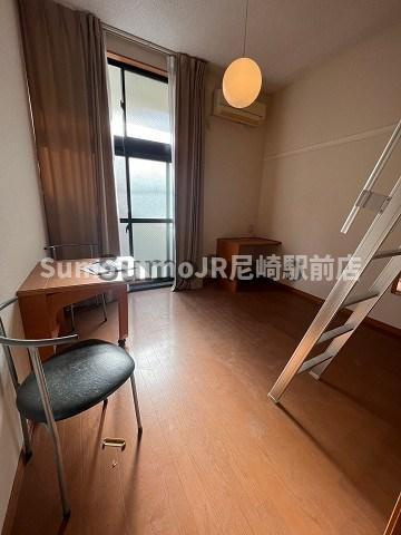 レオパレスエルザ1の寝室|落ち着いて過ごせるお部屋なので、寝室にいかがでしょうか