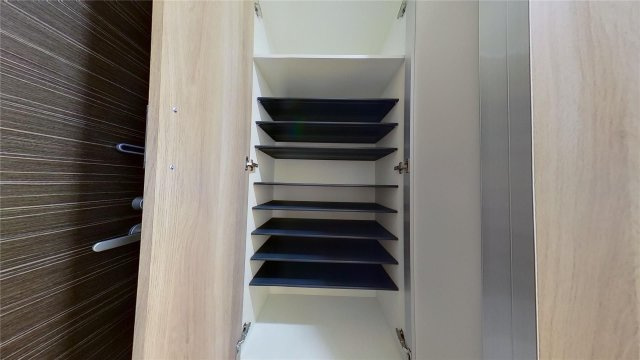 アルバース三萩野の玄関