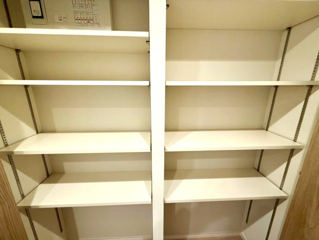 ナイスアーバン葛西の収納|玄関がいつもすっきり片付き、気持ちよく一日を始められる収納です。