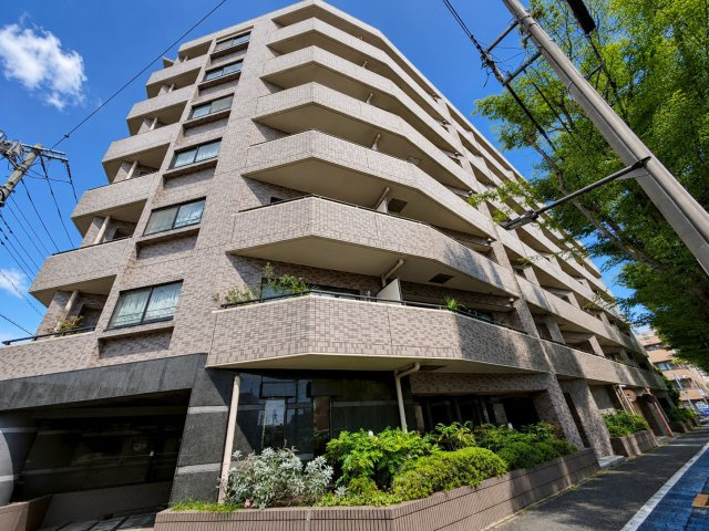 ナイスアーバン葛西の外観|落ち着いた色調と美しいフォルムが印象的。上質な暮らしを予感させる佇まいです。