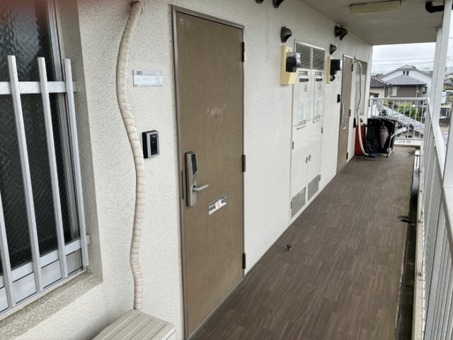 ルミエールＵの玄関