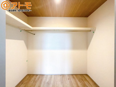 【収納】 | 三島市長伏　新築一戸建て　2号棟 | ウォークインクローゼットは季節ものなどを収納することができて便利です♪