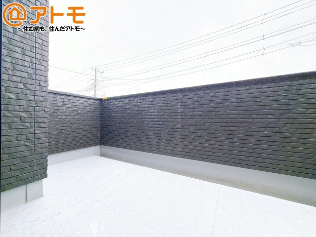 【バルコニー】 | 三島市長伏　新築一戸建て　2号棟 | やっぱり助かる広々バルコニー♪お布団や洗濯物を干せるのはもちろん、広々としたバルコニーで少しでも家事を楽ちんに！