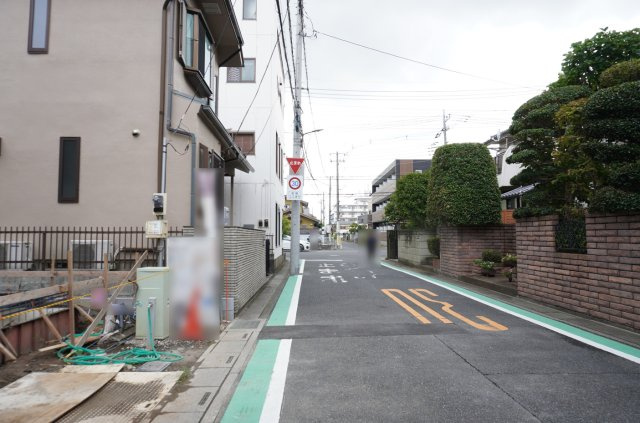 草加市氷川町 新築分譲住宅の前面道路含む現地写真