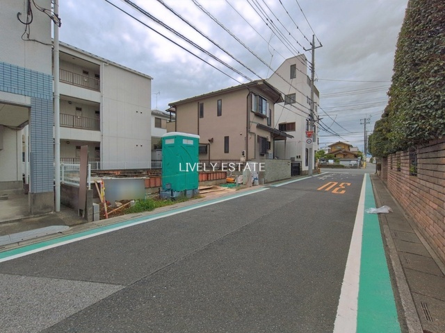 草加市氷川町 新築分譲住宅の前面道路含む現地写真
