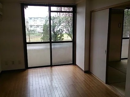 武蔵村山市岸１丁目の賃貸マンションの居間・リビング
