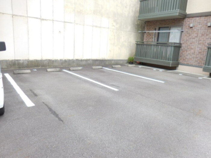 ビーンズスクエアの駐車場