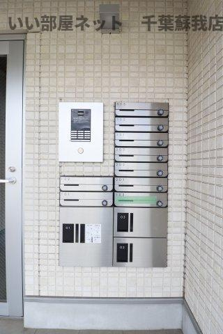 メゾン・リシュエのその他共用部分|宅配ボックスがあると、自分の時間を有効活用できますね！
