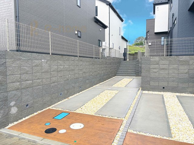 流山市思井　新築戸建て　2号棟の駐車場|カースペースは2台お停めいただけます♪