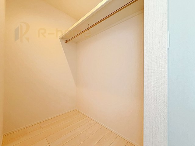 流山市思井　新築戸建て　2号棟の収納|人気のウォークインクローゼット！アウター類はもちろん、季節ものや寝具も収納できます！