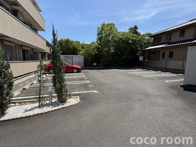 クレール・都の駐車場