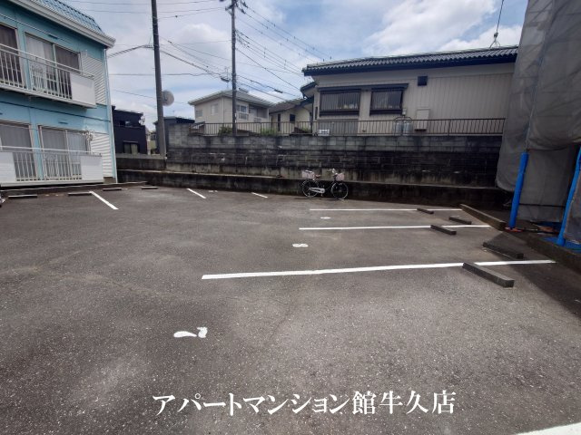 セジュール三松の駐車場