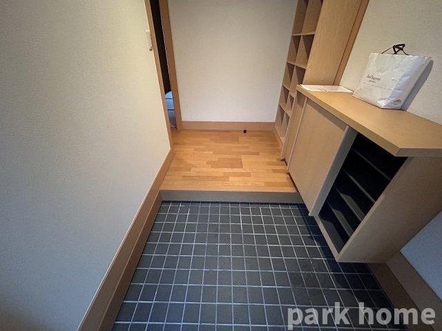 介良貸家の玄関|収納もある玄関です
