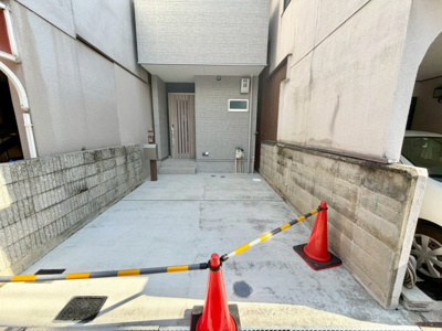 【駐車場】 | 北花田町２丁　新築戸建 | 【バルコニー２か所あります】洗濯物の多い日も安心ですね♪