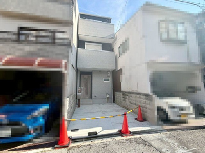 【駐車場】 | 北花田町２丁　新築戸建 | リビングから玄関ドアの鍵を開閉できます！わざわざ玄関まで行かなくて済むから、家事の合間やテレビを見ている時も楽々♪
