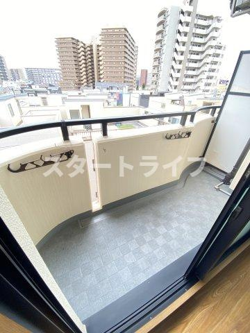 大阪市淀川区新高５丁目の賃貸マンションのバルコニー