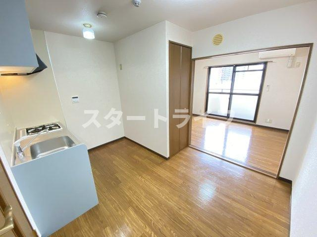 大阪市淀川区新高５丁目の賃貸マンションの居間・リビング