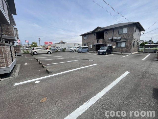 アジュール　Ａの駐車場