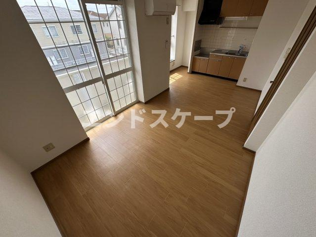 ソレアードＣの居間・リビング|高崎、前橋のお部屋探しはエンドスケープまで！お客様の理想お聞かせ下さい♪