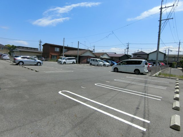 アヴニール西福原の駐車場