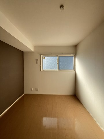 アヴニール西福原の洋室