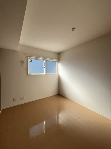 アヴニール西福原の洋室