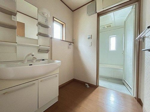 大磯町国府本郷　中古一戸建ての独立洗面台|大磯町国府本郷　中古一戸建て