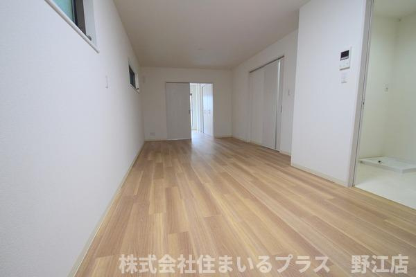 クリエオーレ諸口Ⅱの居間・リビング