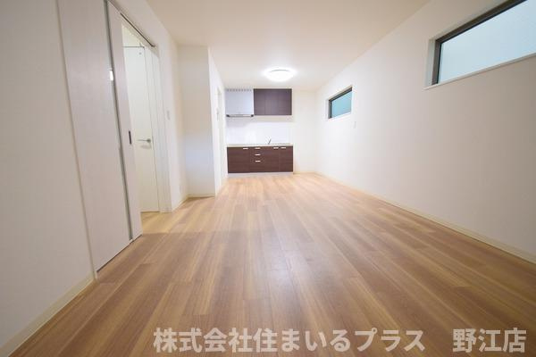 クリエオーレ諸口Ⅱの居間・リビング