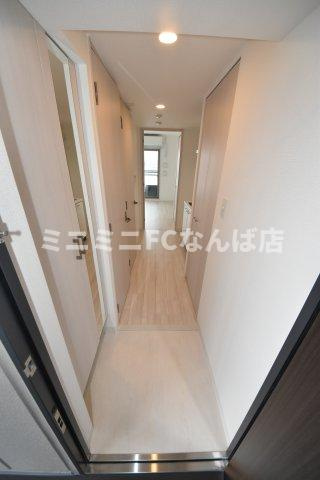 エスリード難波VALOREの玄関