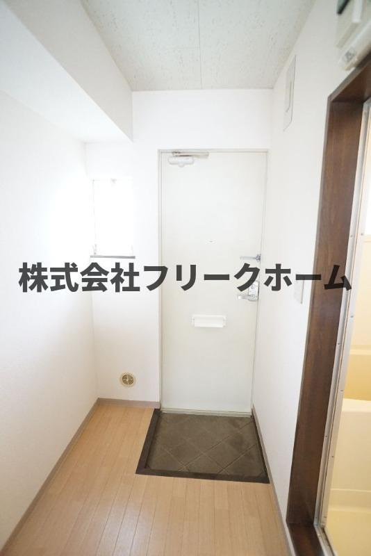 武蔵野市吉祥寺東町１丁目のアパートの玄関