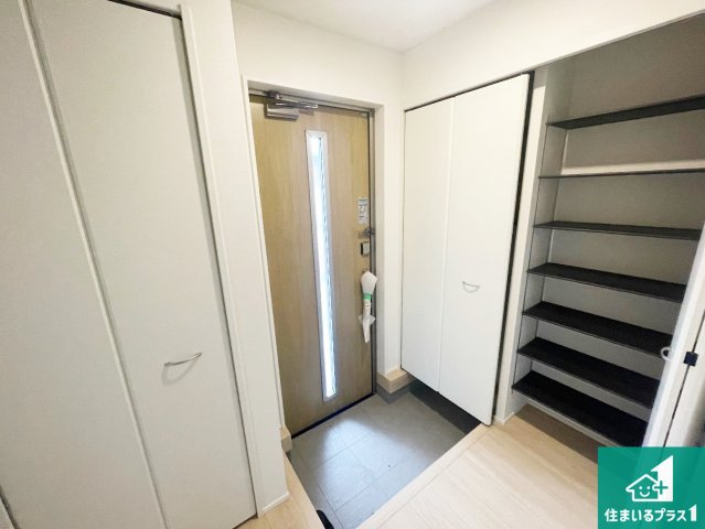 加東市南山　第5期　新築一戸建ての玄関|シューズボックスにはたくさんの靴が収納できるので玄関周りはいつもスッキリ！ご家族が増えても安心！