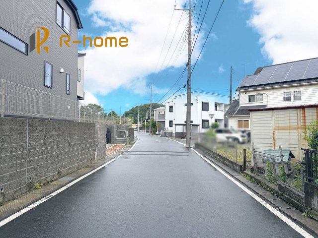 流山市思井　新築戸建て　3号棟の前面道路含む現地写真|『今から見たい！』大歓迎です♪
お気軽にＲ－ｈomeまでお問い合わせください。